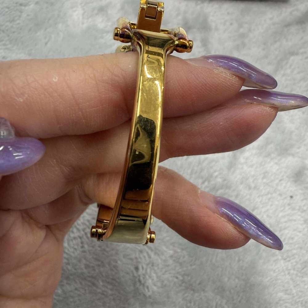 Gucci Gold Women's Watch - Picture 5 of 7